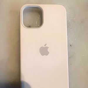 IPhone 12 / 12 pro silicone case with MagSafe